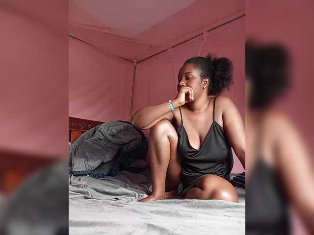 Madea live cam on BongaCams