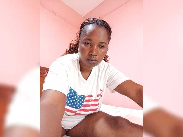 Madea live cam on BongaCams