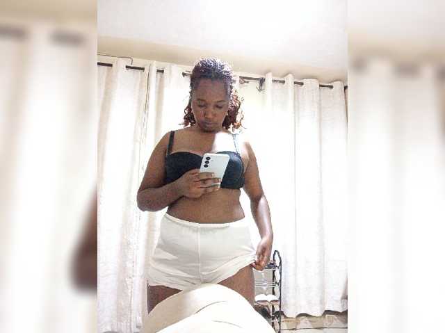 Madea live cam on BongaCams