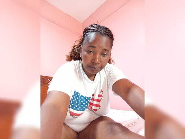 Madea live cam on BongaCams