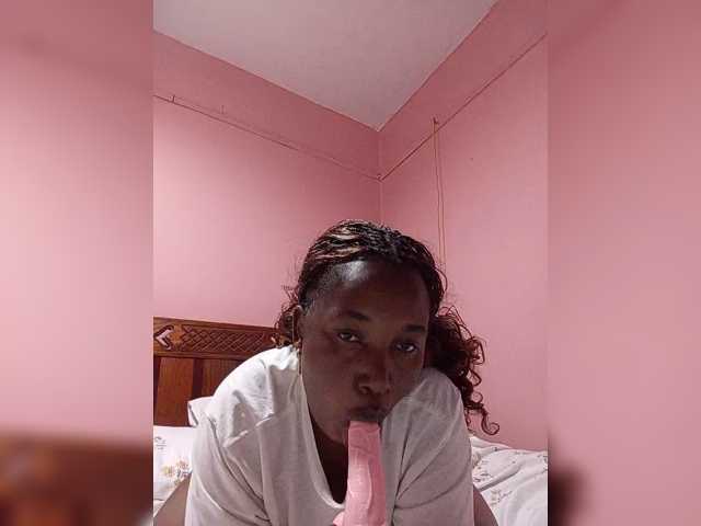 Madea live cam on BongaCams