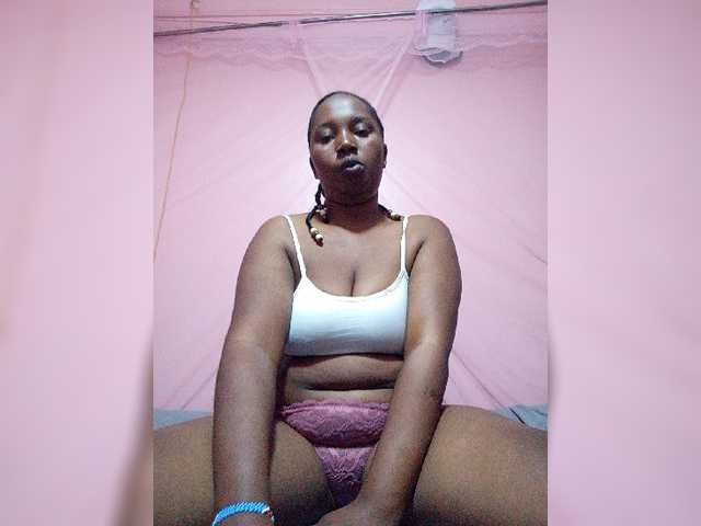 Madea live cam on BongaCams