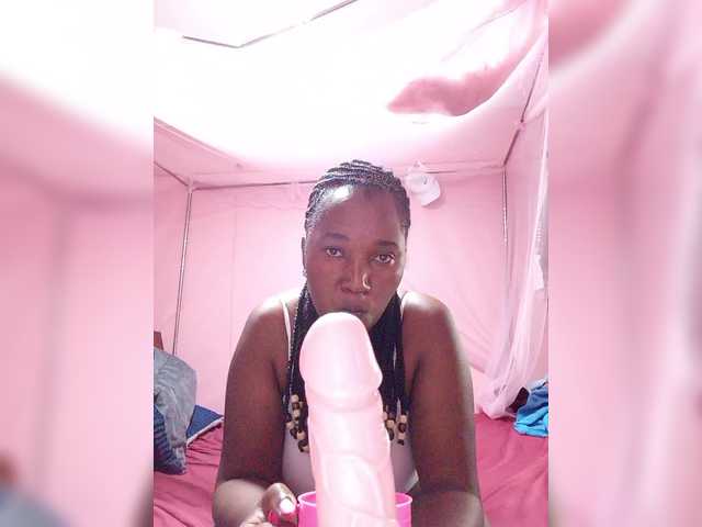 Madea live cam on BongaCams