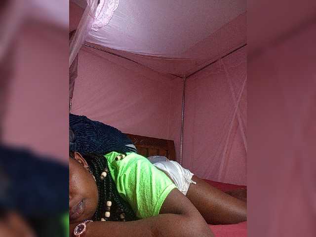 Madea live cam on BongaCams