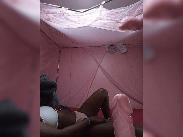 Madea live cam on BongaCams