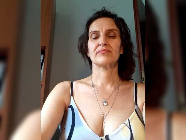 AleneLorrie live cam on BongaCams