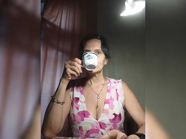 AleneLorrie live cam on BongaCams