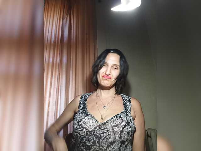 AleneLorrie live cam on BongaCams