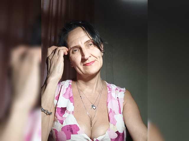 AleneLorrie live cam on BongaCams