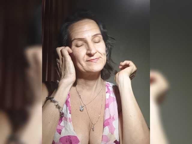 AleneLorrie live cam on BongaCams