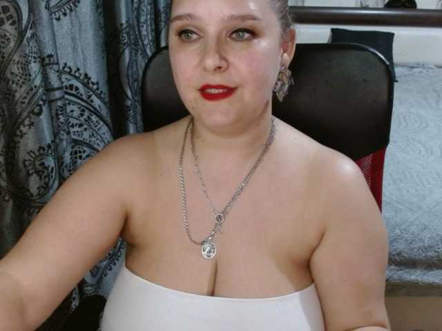 Shalana live cam