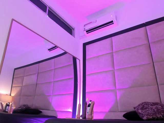 JuliethaSousa live cam on BongaCams