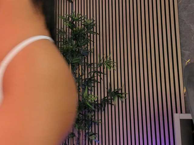 SpicyLeila live cam on BongaCams