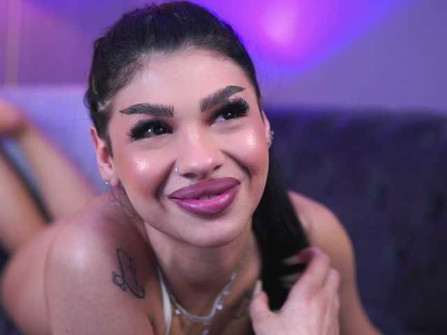 SpicyLeila live cam on BongaCams