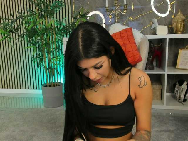 SpicyLeila live cam on BongaCams