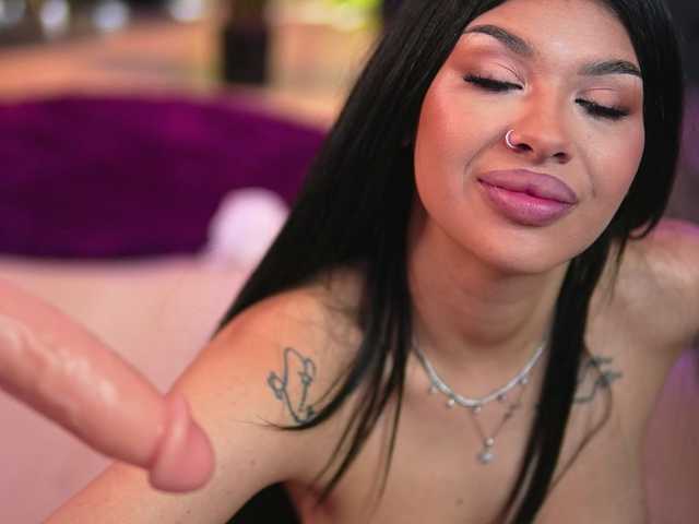 SpicyLeila live cam on BongaCams