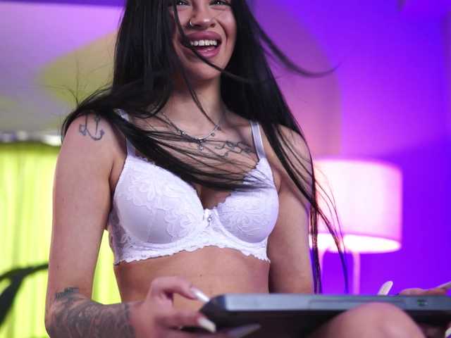 SpicyLeila live cam on BongaCams