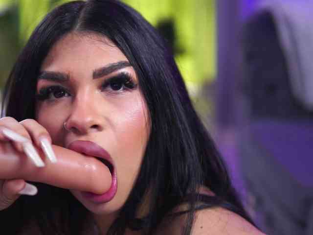 SpicyLeila webcam