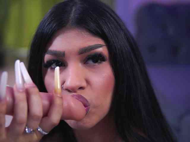 SpicyLeila webcam