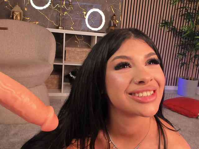 Модель: SpicyLeila
