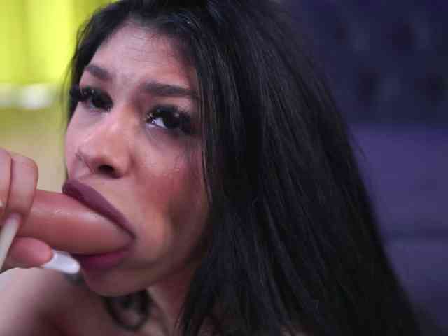 SpicyLeila webcam