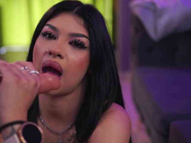 SpicyLeila webcam