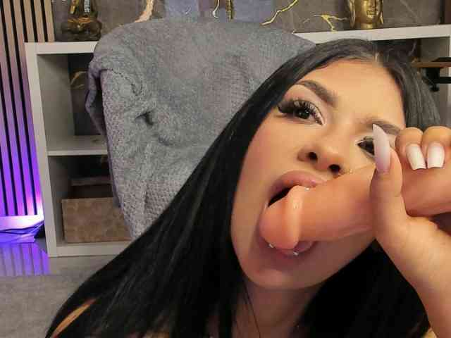 SpicyLeila webcam