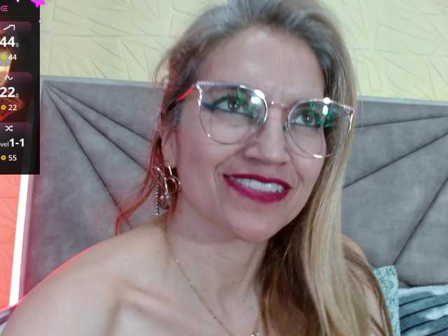 esmeralda-oikos live cam on BongaCams