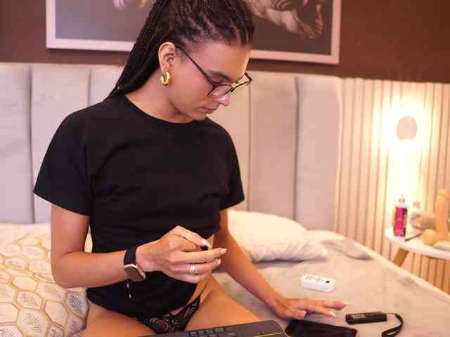 LuxaVelvett Sex Cam Show