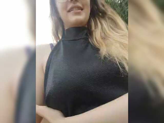 SorelleNoir live cam on BongaCams