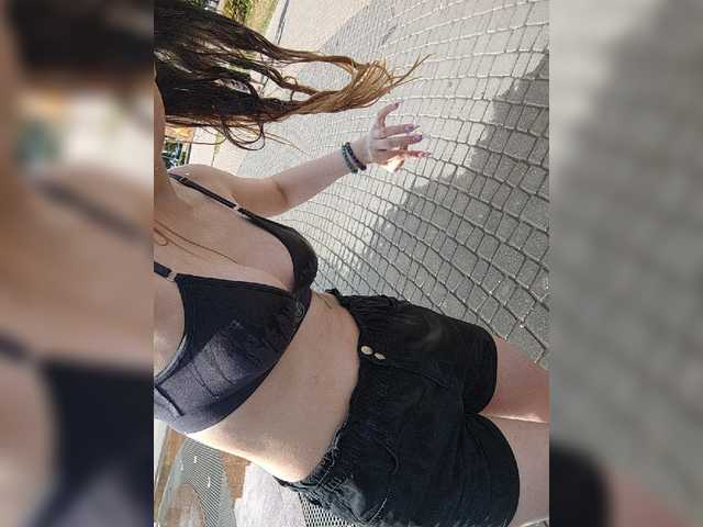 SorelleNoir live cam on BongaCams