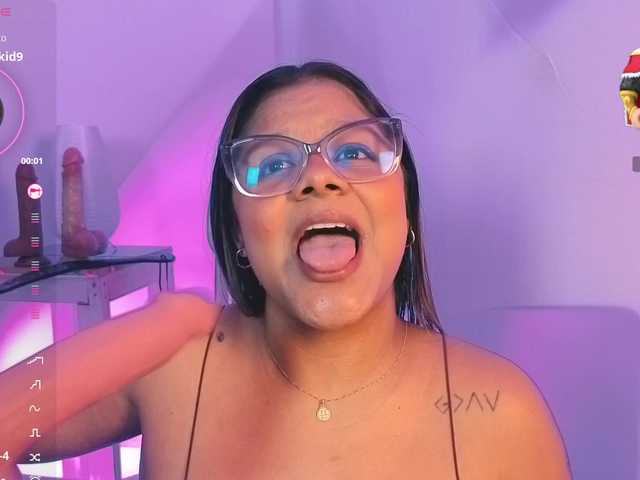chelseea-bluey live webcam show