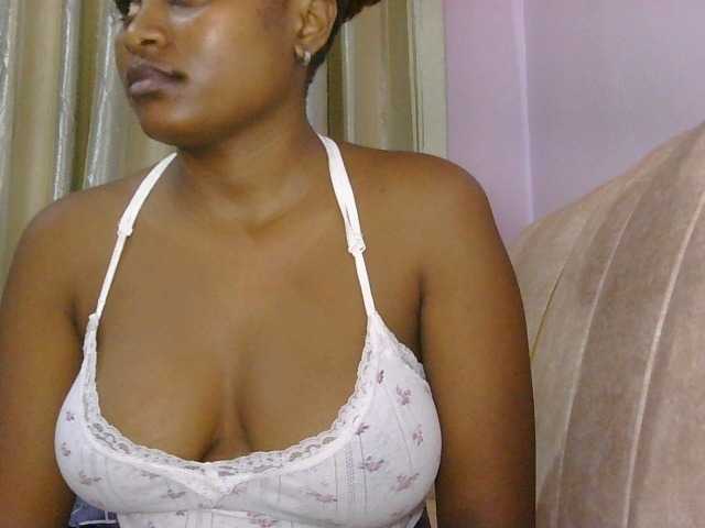naughtygirll live cam on BongaCams