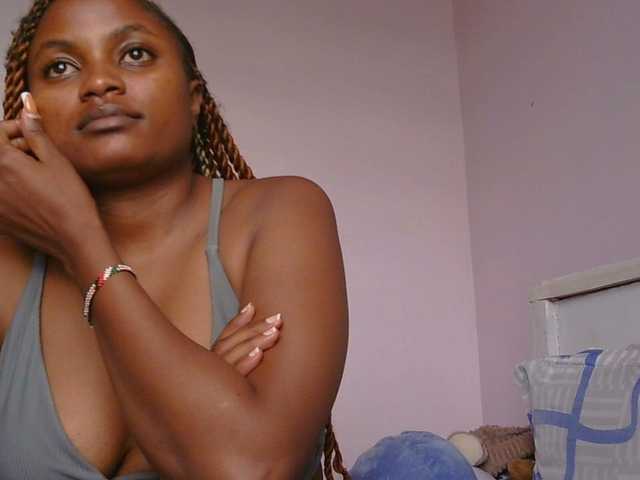 naughtygirll live cam on BongaCams