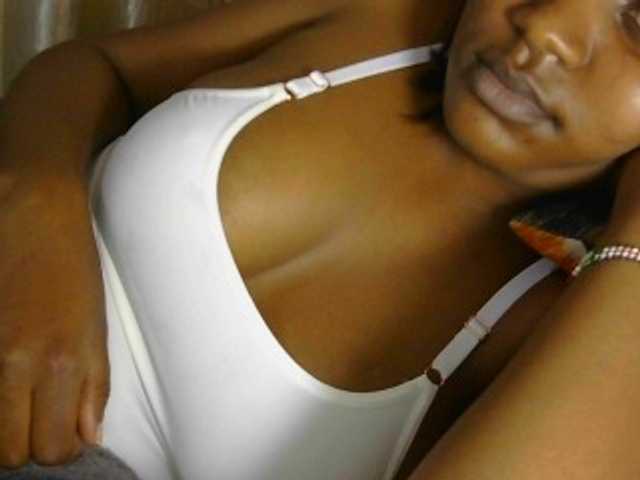 naughtygirll live cam on BongaCams