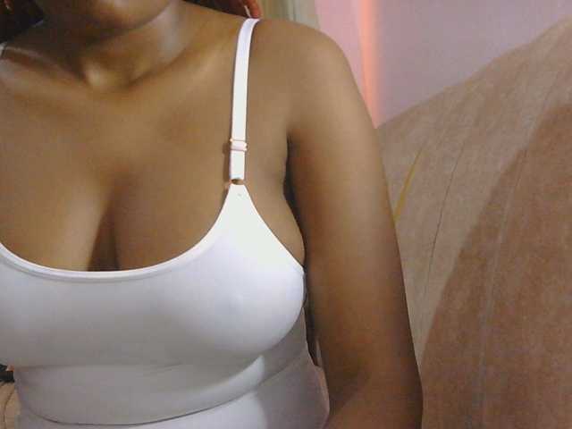naughtygirll live cam on BongaCams