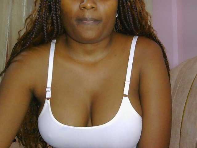 naughtygirll live cam on BongaCams