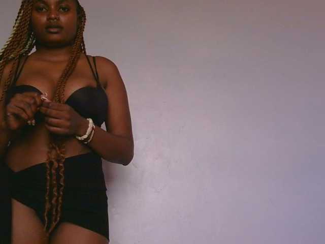 naughtygirll live cam on BongaCams