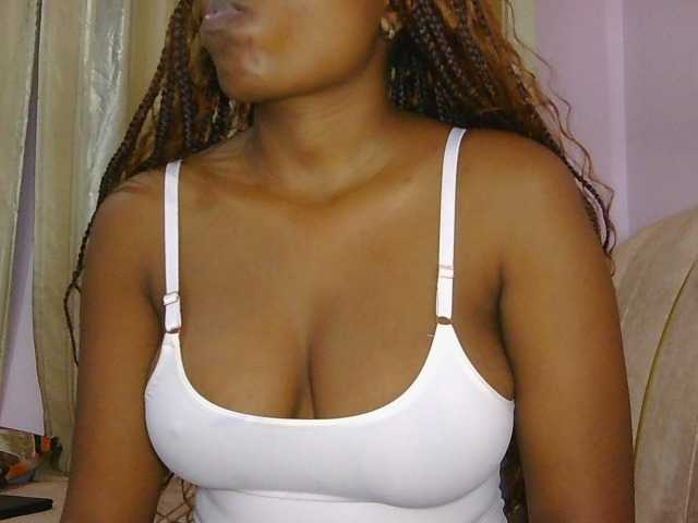 naughtygirll live cam on BongaCams