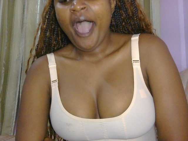 naughtygirll live cam on BongaCams