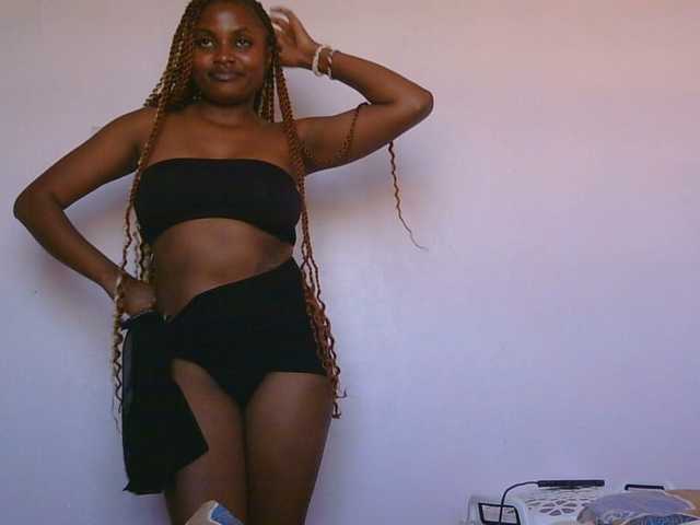 naughtygirll live cam on BongaCams