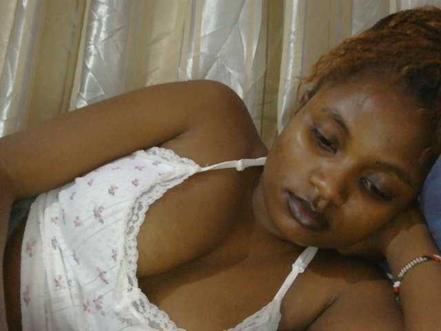 naughtygirll live cam on BongaCams