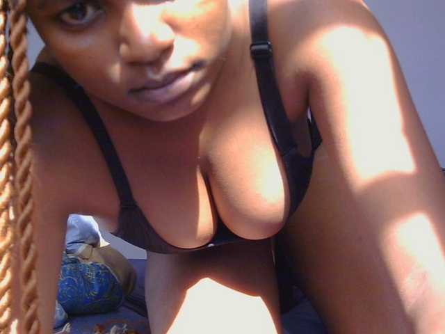 naughtygirll live cam on BongaCams