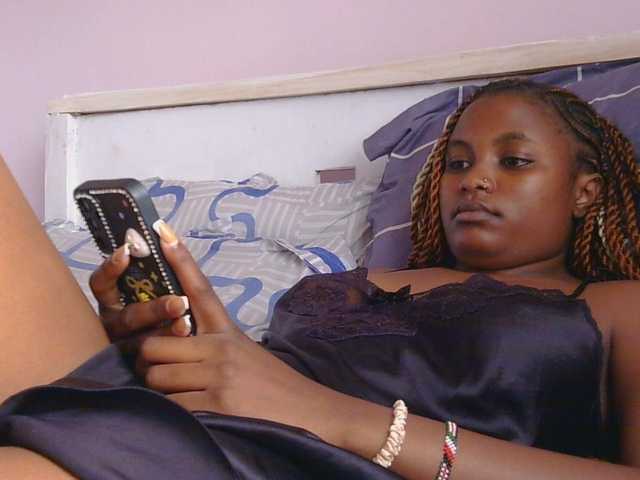 naughtygirll live cam on BongaCams