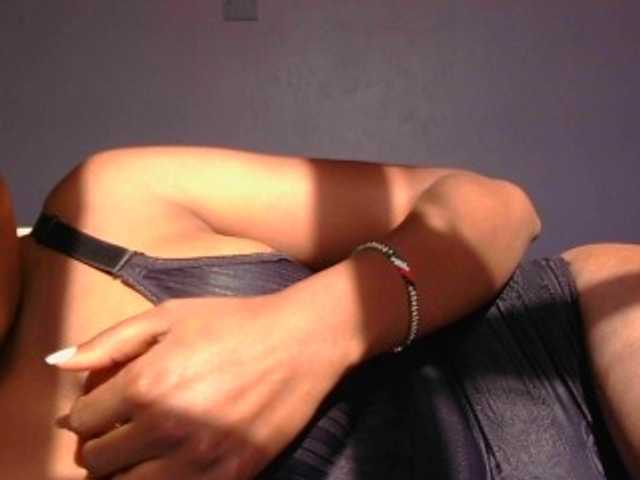 naughtygirll live cam on BongaCams