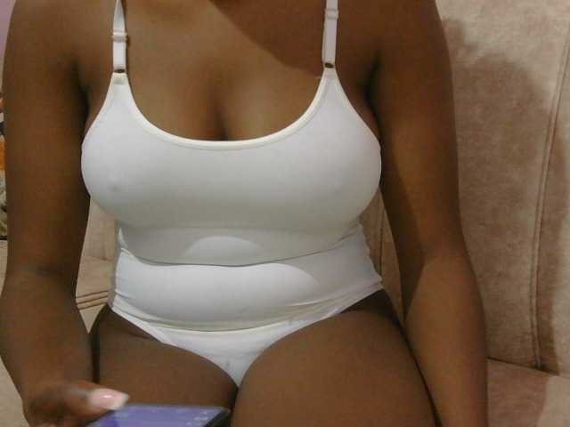 naughtygirll live cam on BongaCams