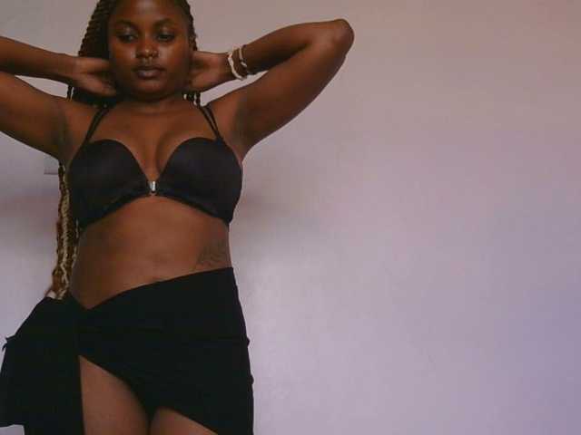 naughtygirll live cam on BongaCams