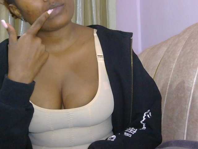 naughtygirll live cam on BongaCams