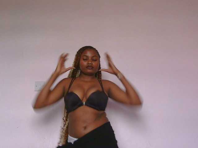 naughtygirll live cam on BongaCams