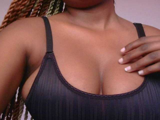 naughtygirll live cam on BongaCams